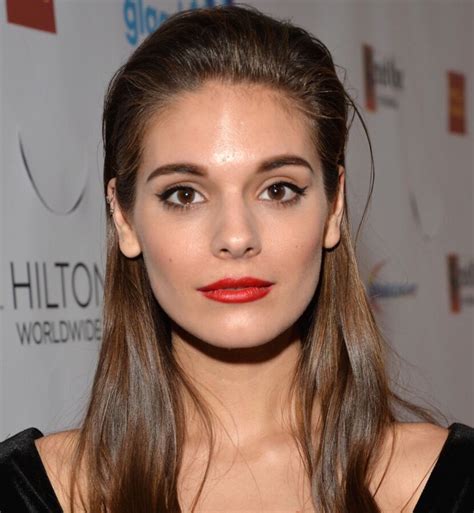 Former ‘neighbors Star Caitlin Stasey Posts Revealing Photos To Fight Hackers