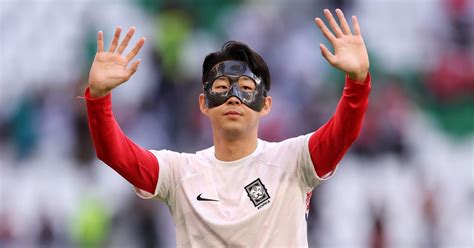 Son Heung Min Is Wearing A Mask In South Korea Vs Ghana World Cup Clash