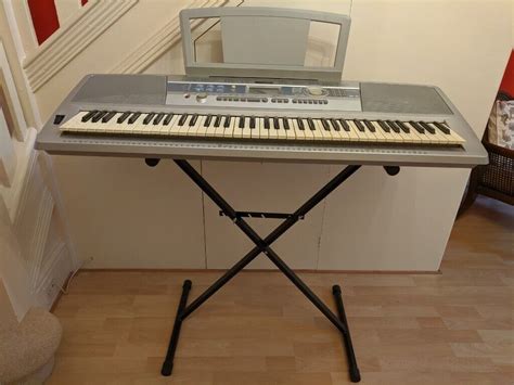 Yamaha Dgx 200 Portable Grand Keyboard 76 Touch Sensitive Keys In