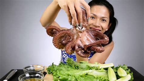 Giant Octopus Mukbang Seafood Eating Show Youtube