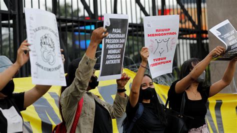 indonesia criminalizes sex outside marriage prison sentence time news