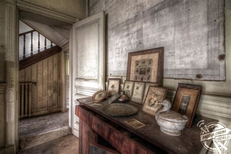 Haunting Images Reveal An Abandoned Manor Filled With Ghostly Portrait