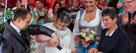 Die show ▶ bauer sucht frau (rtl) streamen & weitere highlights aus dem genre real life im online stream bei tvnow anschauen. Im TV: "Bauer sucht Frau"-Martin & Jenny haben geheiratet ...