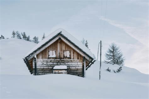 Brown Wooden House On Snow · Free Stock Photo