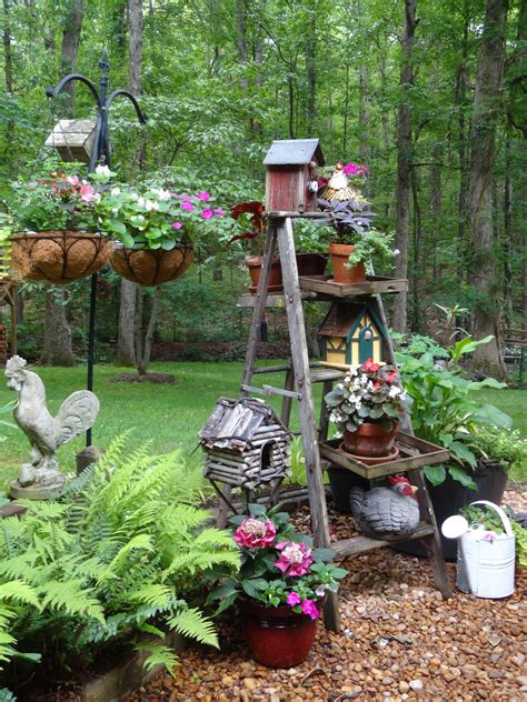 An Old Ladder Serves A Useful Purpose In The Yard Diy Garden