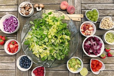 Nah, agar program diet kamu lebih maksimal, kamu bisa coba mengonsumsi lima pilihan sayuran untuk diet berikut ini. Sehat | 6 Makanan Ini Cegah Gendut, Cocok untuk Diet dan ...