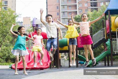 Chinese Children Playing In Amusement Park — Entertainment Girls
