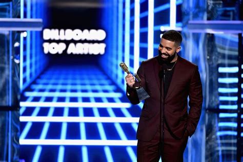 Drake Wins Billboard Award And Credits Jewish Mother