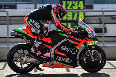 Rossi sebut ducati yang terkuat sejauh ini. MotoGP 2020 en essais officiels au Qatar : Doublé Suzuki
