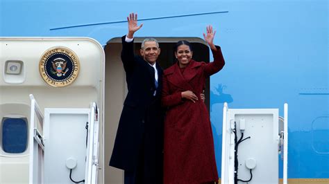 Obama Waves Goodbye To White House Were Off On A Quick Vacation