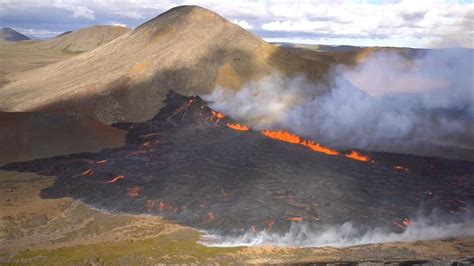 Iceland My Mind Is Blown Fagradalsfjall Volcano Erupts For Second