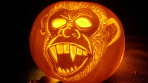 Sculptor Creates Incredible Pumpkin Carvings Of Iconic Tv And Film