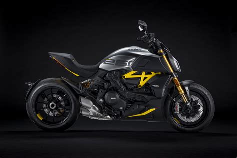 2022 Ducati Diavel 1260s Black And Steel Guide Total Motorcycle
