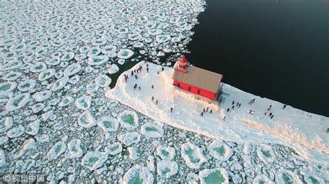 Pancake Ice Embellishes Lake Michigan Cgtn