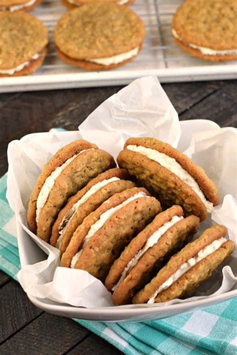 See more ideas about debbie snacks, desserts, dessert recipes. Homemade, soft and chewy, Copycat Little Debbie Oatmeal Cream Pie recipe. This clas… | Oatmeal ...