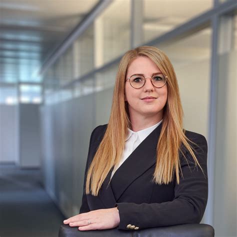 Lisa Müller Senior Wealth Managerin Abteilungsdirektorin Commerzbank Ag Wealth