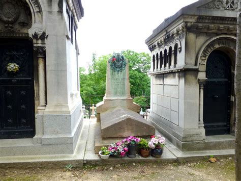 15 Famous People Buried At Père Lachaise Cemetery In Paris Hubpages