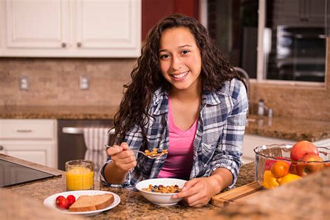 57200 Teenagers Eating Healthy Stock Photos Pictures And Royalty Free