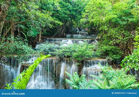 Huay Mae Khamin Waterfalls No Parque Nacional De Sri Nakarin Imagem De