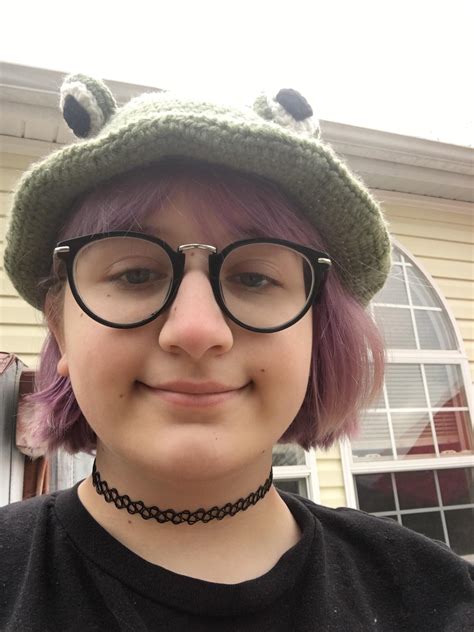 i legit wanna relapse so bad so here s me in my frog hat that my girlfriend made me god please