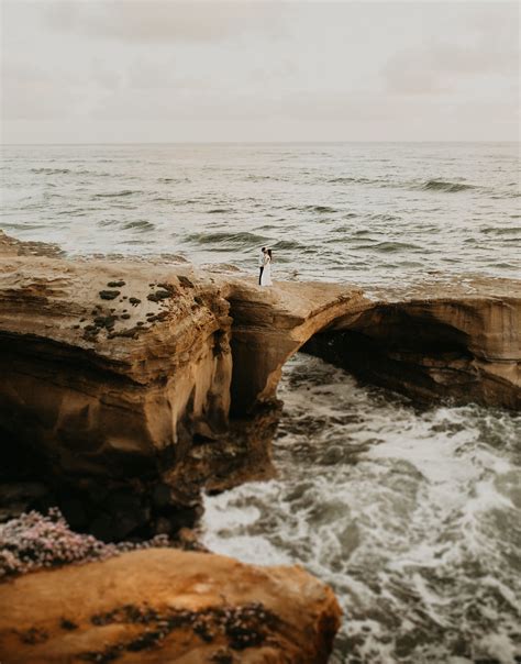 Beautiful Sunset Cliffs Engagement Session In San Diego Ca Sunset Cliffs San Diego San Diego