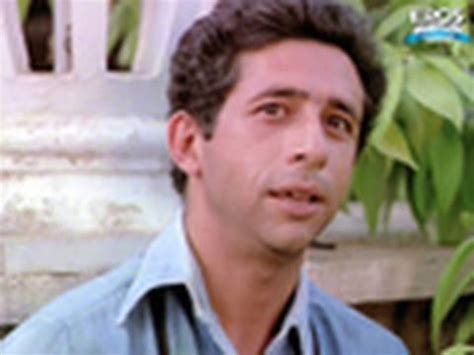 The poison has already spread. Raj Kiran blackmailed by Naseeruddin Shah - Bezubaan - YouTube
