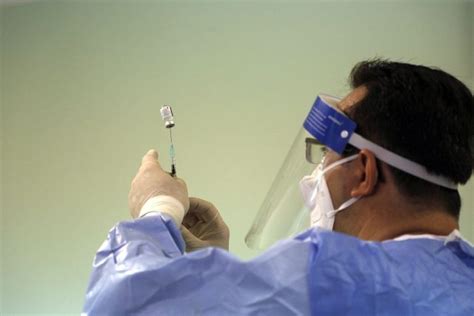 Deși încă nu există un vaccin, există mai multe încercări în curs de dezvoltare a unui astfel de vaccin. Au fost stabilite centrele de vaccinare anti-Covid din Timișoara, pentru faza 3 a campaniei