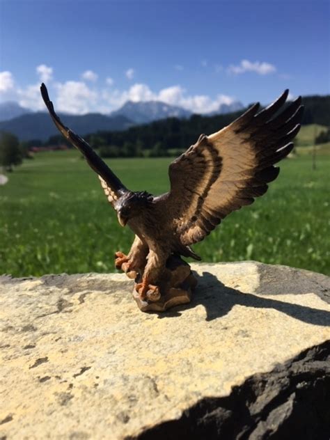 Adler planetarium, chicago, illinois, usa. Adler, 16 cm, geschnitzt aus Holz, Tierfigur, fliegend