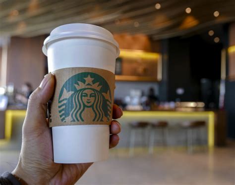 La Historia De Starbucks Un Caso De Esfuerzo Y éxito Casos De Éxito