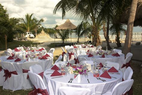 Beach weddings can be truly breathtaking, and all of the beautiful little elements that come together create a stunning sight for guests. White Theme Beach Wedding Party