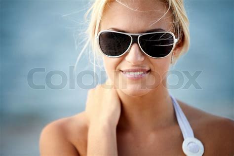 Sexy Blonde Mädchen Posiert Am Strand Stock Bild Colourbox