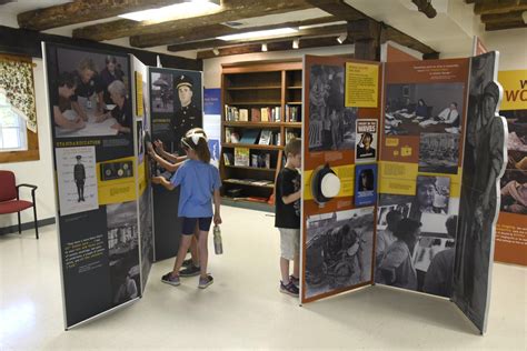 Students Visit Traveling Smithsonian Exhibit At Carroll County Farm