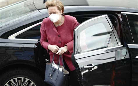 Angela Merkel Geimpft Bundeskanzlerin Erhielt Erste Dosis Astrazeneca