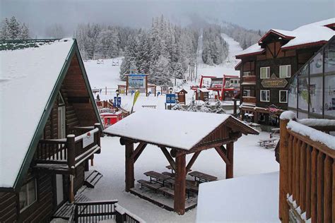 Skiing And Snowboarding At Fernie Alpine Resort
