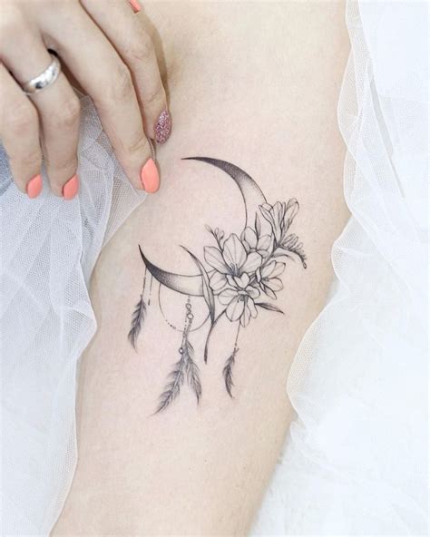 The Coolest Crescent Moon Tattoos And What They Mean In 2021 Moon