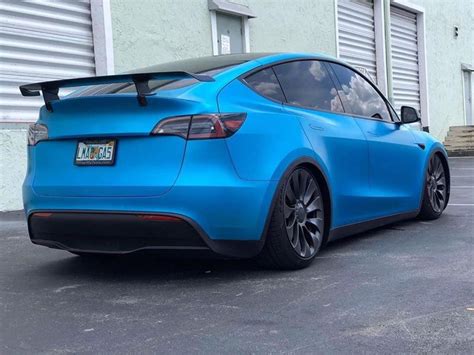 The larger tesla model y long range awd has a range of 326 miles, seats up to seven passengers, and reaches top speeds of 135 mph. De eerste getunede Tesla Model Y is hier - Autoblog.nl