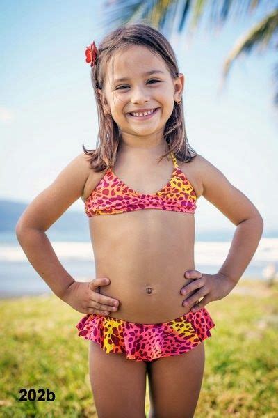 Pin De Bianca Reis Models Em Look Infantil Feminino Moda Praia Modelos De Biquini Moda