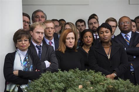 This Photo Of Sad Obama Staffers Isnt From Trumps White House Visit
