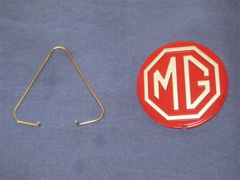 Bhh2687 Mgb Le Red And Silver Wheel Badge And Clip