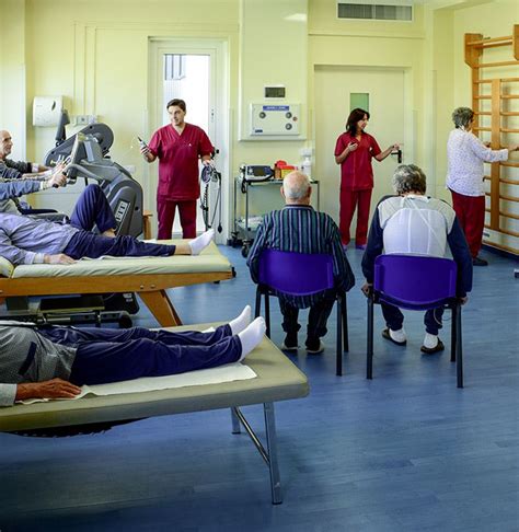 Determinare, in collaborazione con il coordinatore sanitario generale, i… Casa di cura villa verde