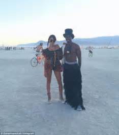 Shanina Shaik Jessica Ashley Hart Head To Burning Man Daily Mail Online