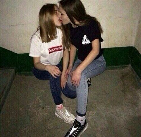 Alachrymosefate Lesbische Paare Mädchen Küssen