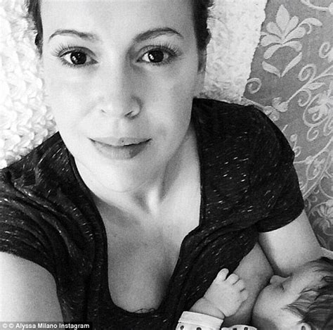 The Brelfie Or Breastfeeding Selfie Is Latest Parenting Trend Daily