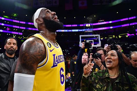 Lakers Gloria James Posts Sweet Tribute To Lebron Following Scoring