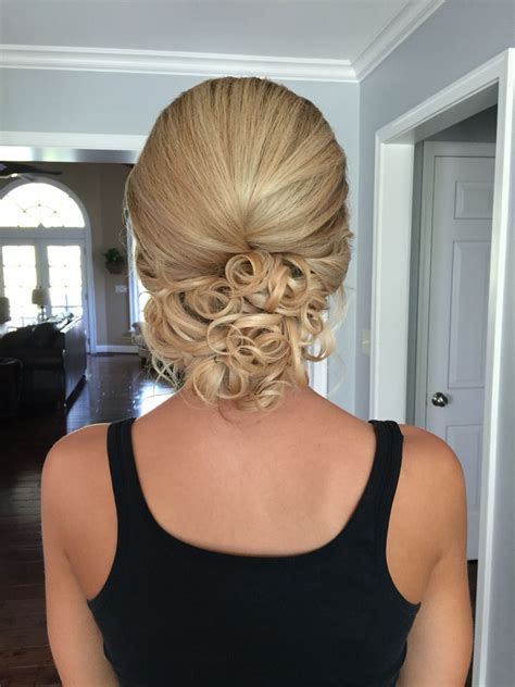 The fifth prom hairstyles that our collection presents for you, black beauties, are the down dos. Prom curled updo | Curled updo, Hair makeup, Curls