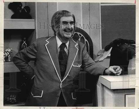 1982 Press Photo Bob Keeshan In Captain Kangaroo Cbs Series Hcp84212 Ebay In 2022