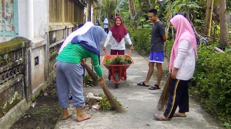 Gotong royong di sekolah wajib dilakukan agar pekerjaan dapat selesai dengan cepat dan bisa dinikmati oleh semua warga. Gambar Gotong Royong Kartun Di Sekolah - colouring mermaid