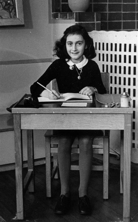Nieuwsbegrip 75 Jaar Geleden Begon Anne Frank Aan Haar
