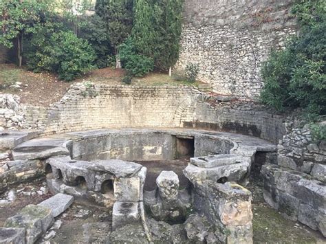 Castellum Aquae (Nîmes): Aggiornato 2017 - tutto quello che c'è da ...