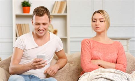 Needy Girlfriends Do Put Off Their Male Partners Daily Mail Online